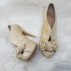 Vince Camuto Pumps Peep to